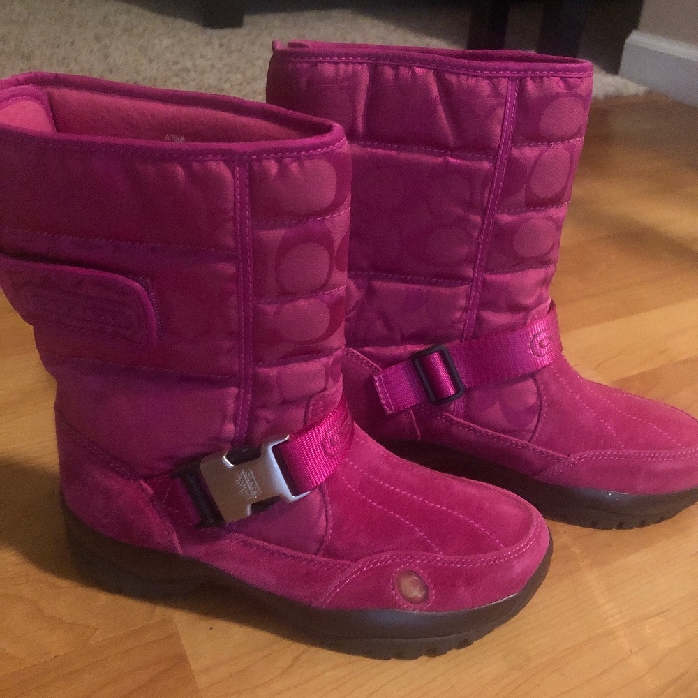 Coach fushia snow boots